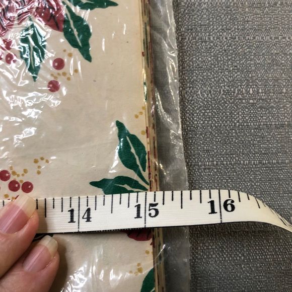 Royal Lace Vintage Paper Placemats, USA, Poinsettias, Qty 50, Christmas Table - Picture 6 of 7